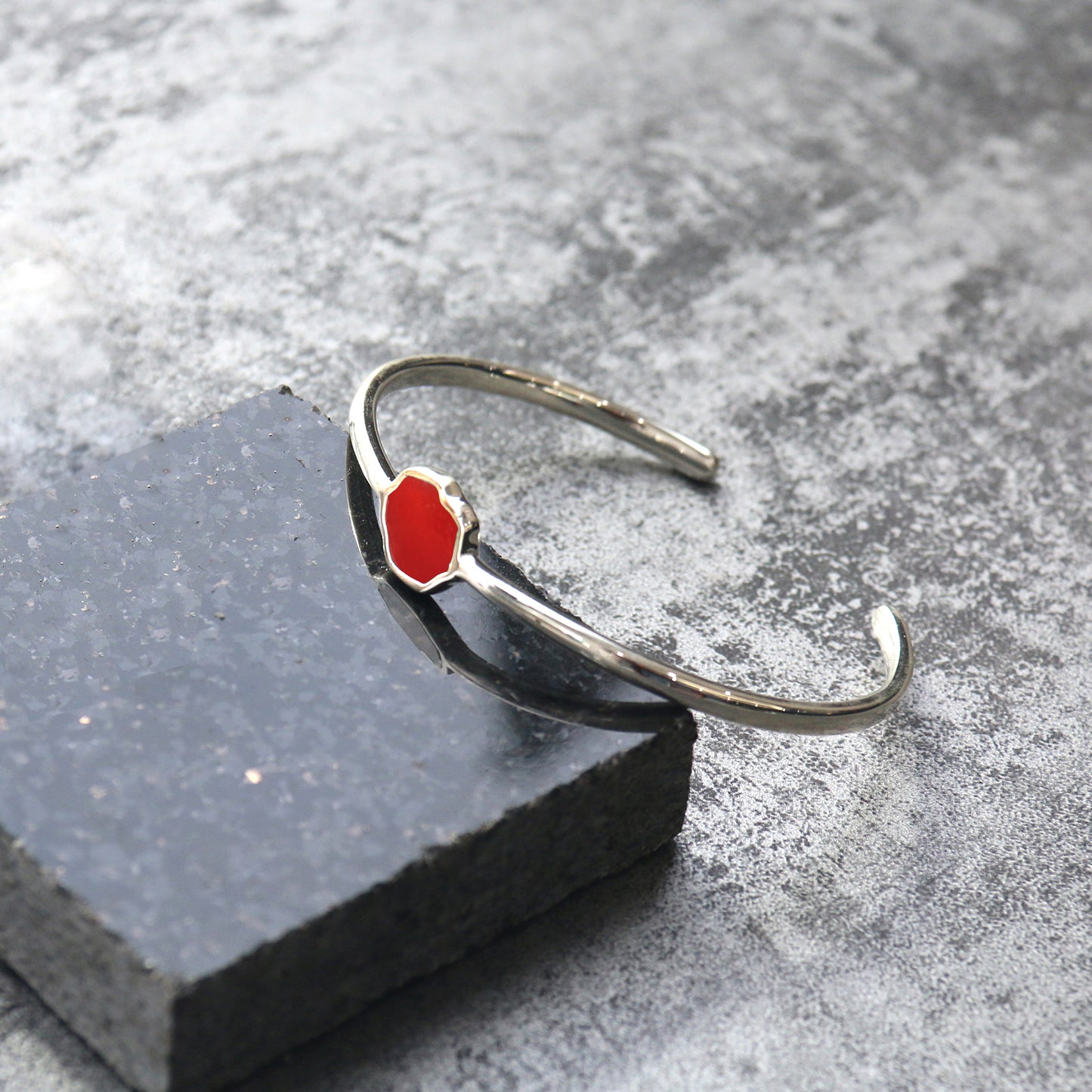 MOTIVATION - Carnelian Single Stone Cuff (Silver)