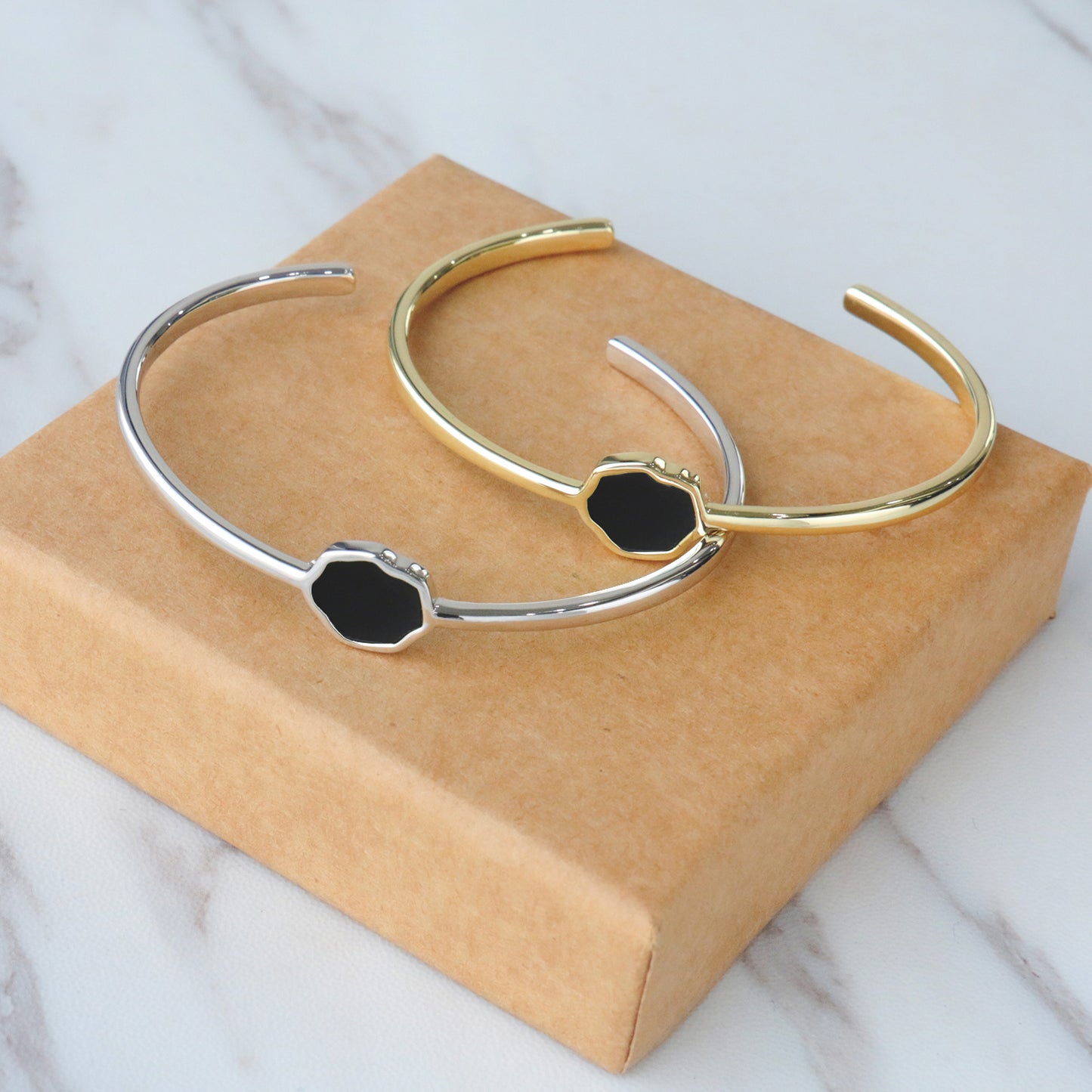 CONFIDENCE - Black Onyx Single Stone Cuff (Gold)